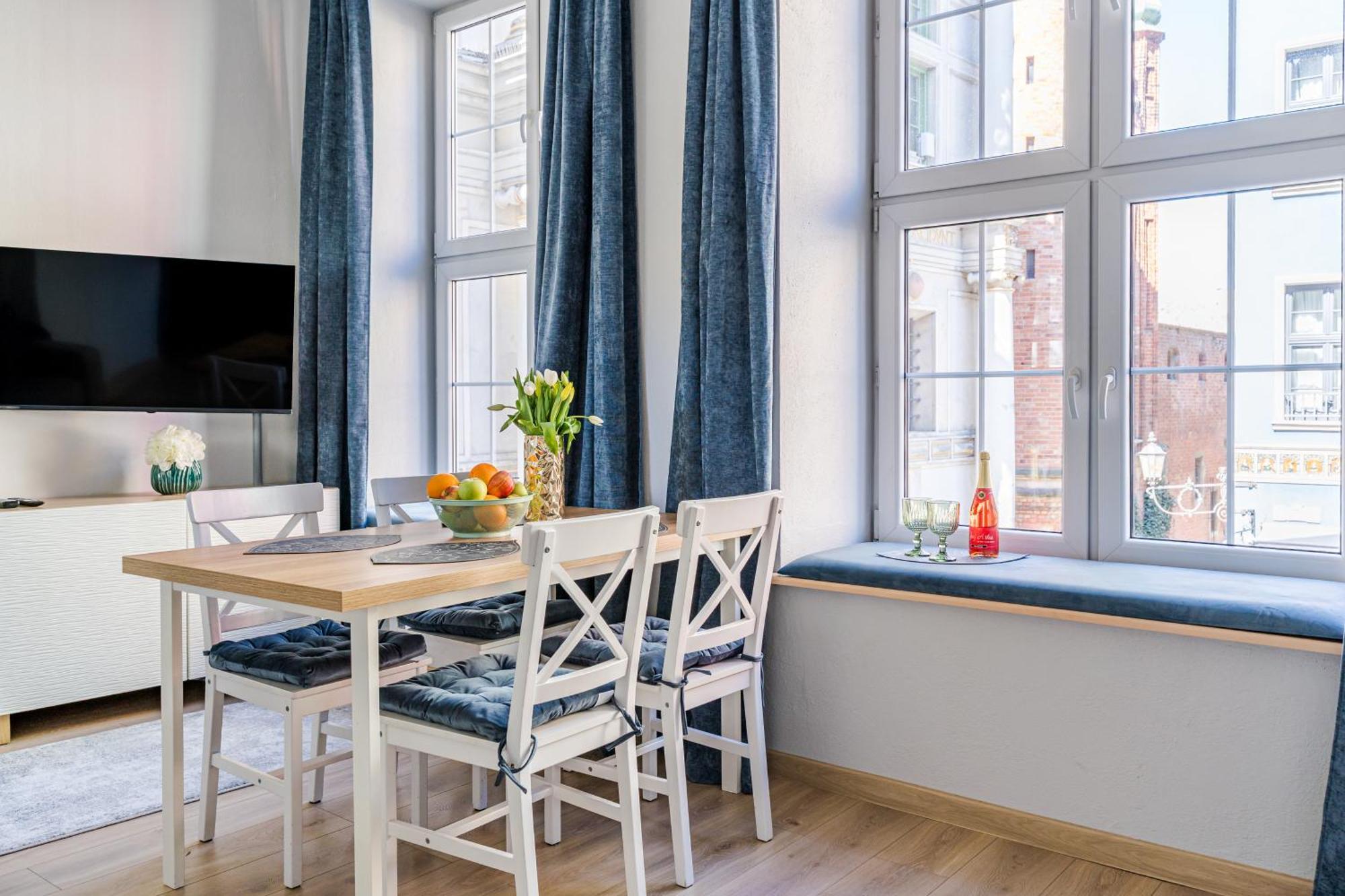 Golden Gate By Loft Apartments — Photos 1